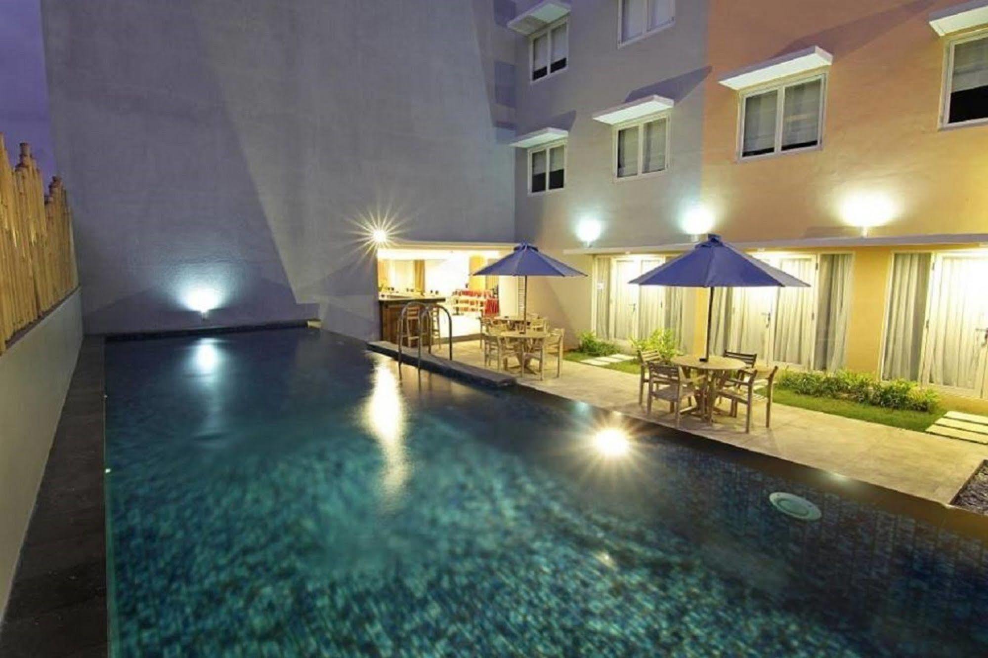 Santosa City Hotel Денпасар Екстериор снимка